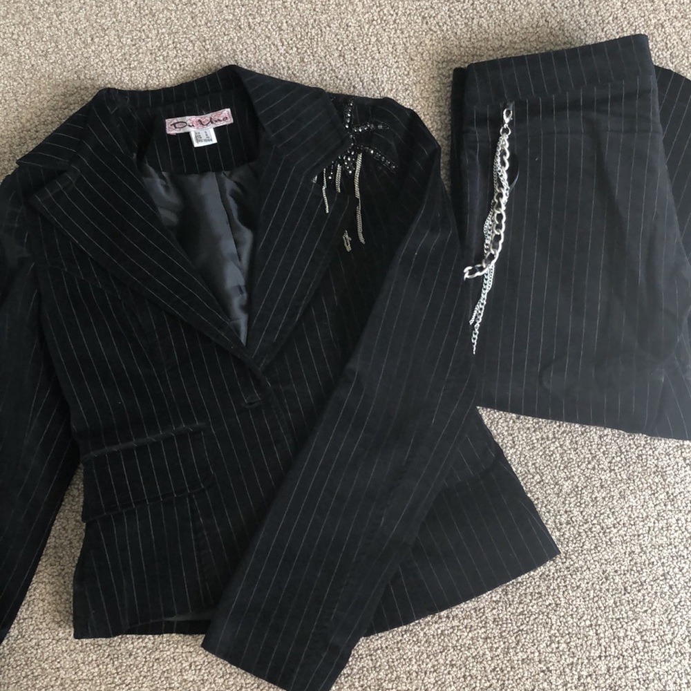 NWOT Matching Blazer & Cropped Pants Set - S